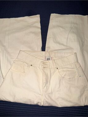 BDG Cream Wide leg cutoff Jeans